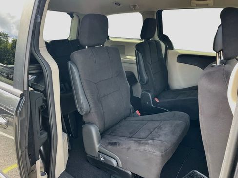 Used 2011 Dodge Grand Caravan Express FWD image 25