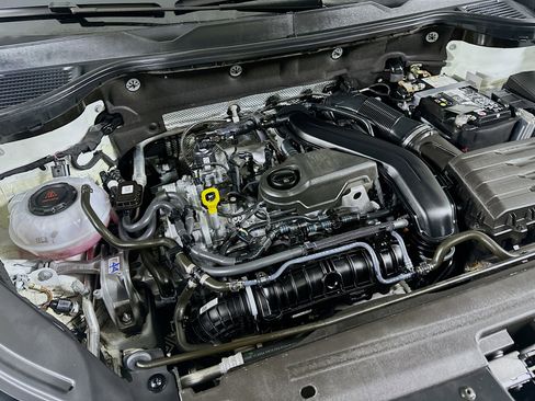 Used 2024 Volkswagen Taos SE image 32