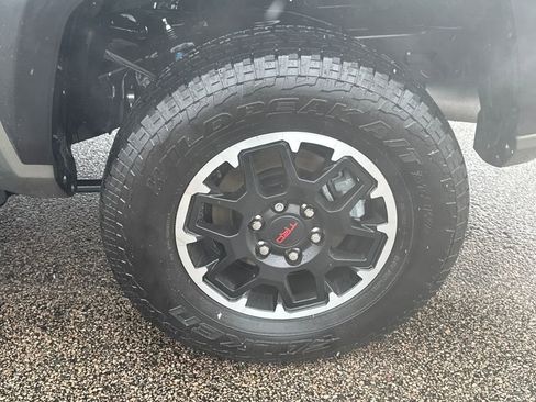Used 2025 Toyota Tacoma TRD Off-Road image 41