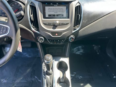 Used 2017 Chevrolet Cruze LT FWD image 26