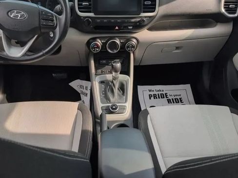 Used 2022 Hyundai Venue SEL FWD image 18