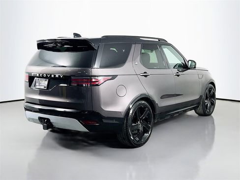 Used 2025 Land Rover Discovery Metropolitan Edition image 5