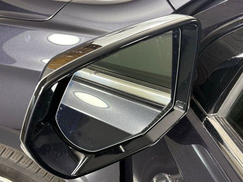 Used 2025 Chevrolet Suburban Premier image 15