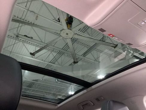 Used 2022 Volkswagen Taos SE image 18