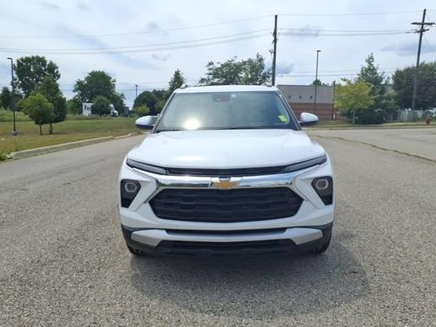 Used 2024 Chevrolet TrailBlazer LT AWD/4WD image 2