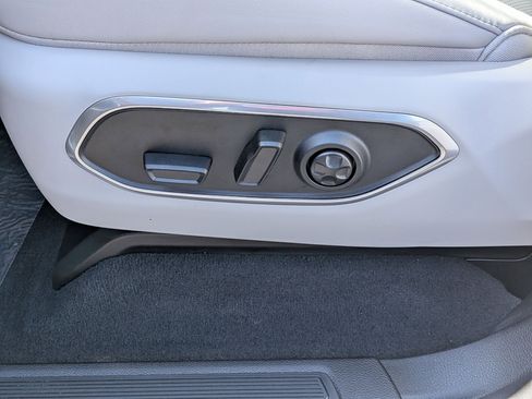 New 2026 Jeep Grand Wagoneer L Limited AWD/4WD image 13