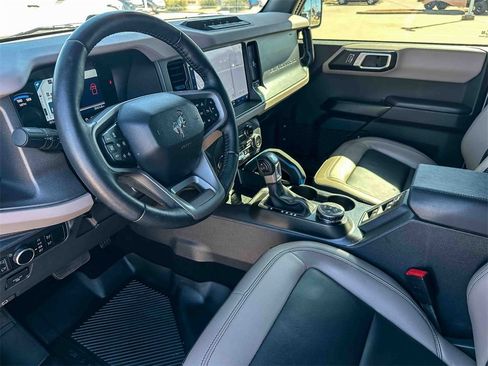 Used 2024 Ford Bronco Wildtrak image 12