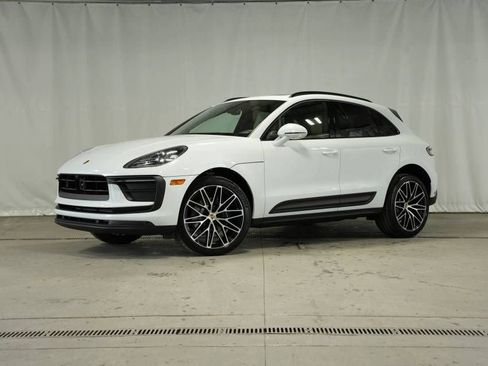 Certified 2025 Porsche Macan AWD/4WD image 1