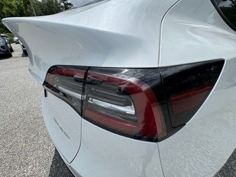 Used 2024 Tesla Model Y Long Range AWD/4WD image 23