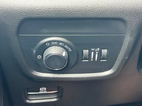 Used 2024 Jeep Grand Cherokee L Altitude AWD/4WD image 20