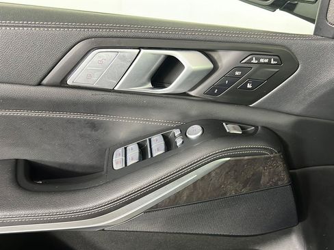 Used 2022 BMW X7 xDrive40i w/ Premium Package AWD/4WD image 16