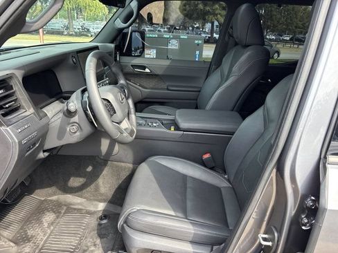 Used 2024 Lexus GX 550 w/ Accessory Package (Z1) AWD/4WD image 17