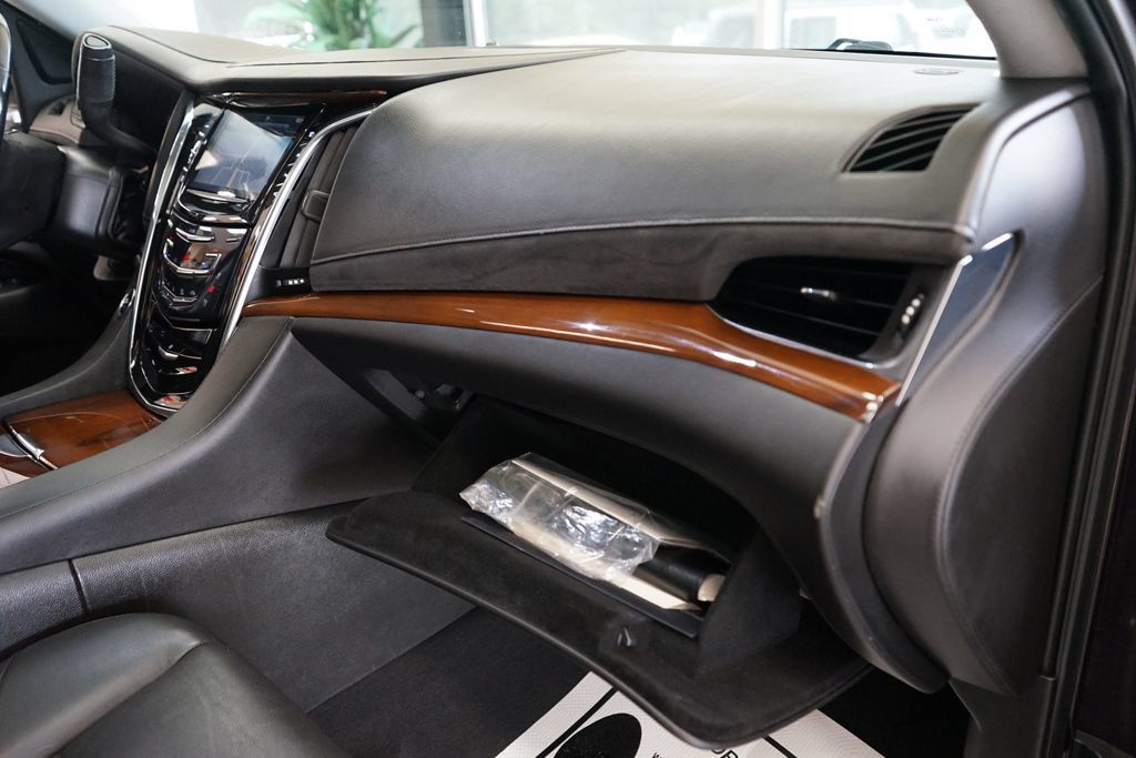 Used 2018 Cadillac Escalade Luxury AWD/4WD image 51