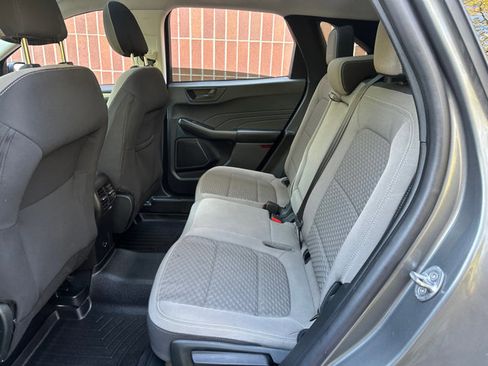 Used 2022 Ford Escape SE w/ SE Sport Appearance Package image 32