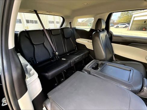 Certified 2024 Kia Carnival LX image 16