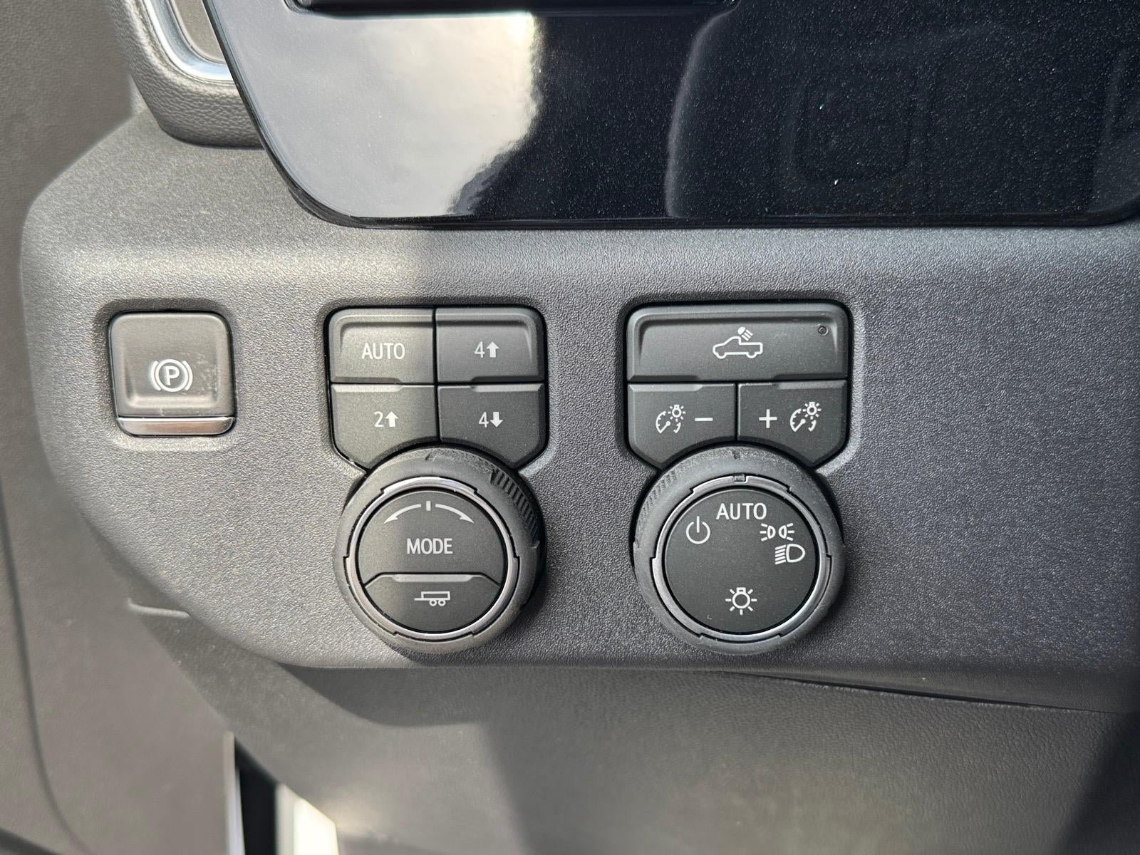 New 2026 Chevrolet Silverado 1500 LT w/ Z71 Off-Road Package AWD/4WD image 9