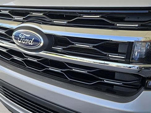 Used 2024 Ford Expedition Limited image 2