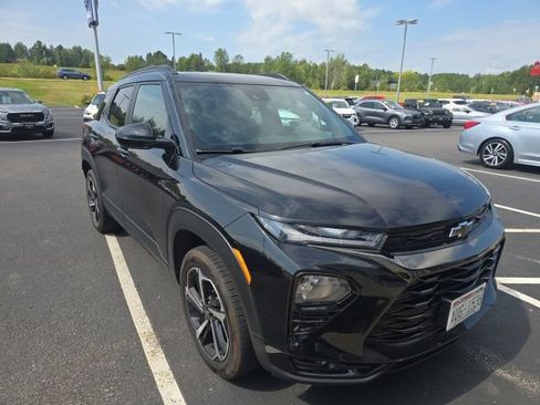 Used 2023 Chevrolet TrailBlazer RS w/ Sun and Liftgate Package AWD/4WD image 2