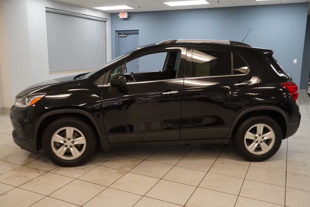 Used 2019 Chevrolet Trax LT w/ LT Convenience Package FWD image 2