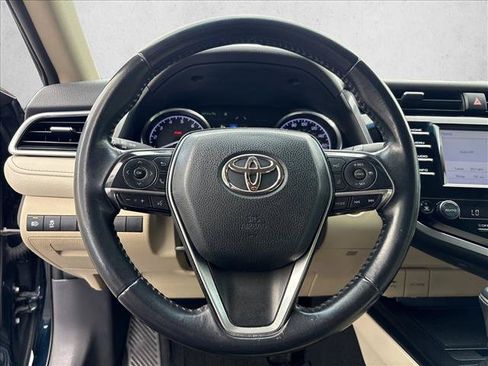 Used 2018 Toyota Camry XLE FWD image 17