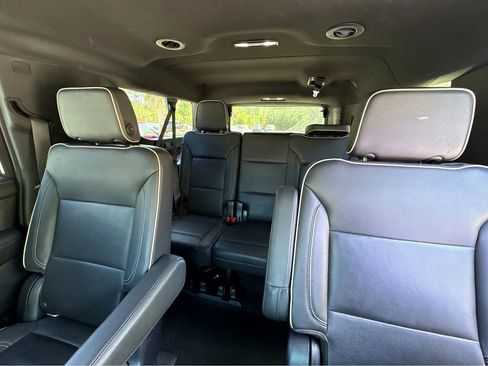 Used 2022 Chevrolet Suburban Premier AWD/4WD image 21