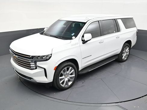 Used 2022 Chevrolet Suburban High Country RWD image 13