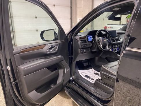 Used 2021 Chevrolet Suburban Premier AWD/4WD image 11