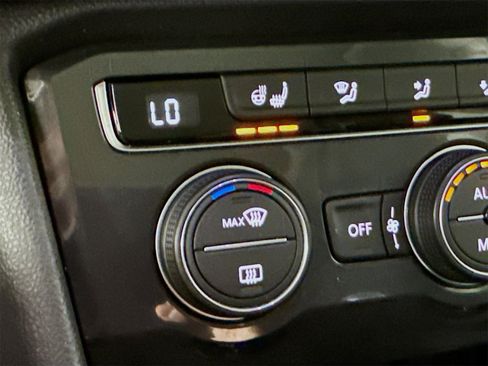 Used 2020 Volkswagen Tiguan SEL image 20