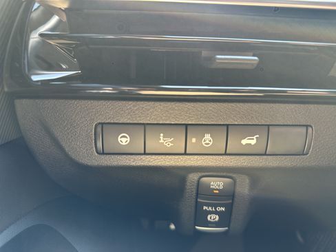 Certified 2025 Nissan Murano Platinum w/ Cargo Package AWD/4WD image 2