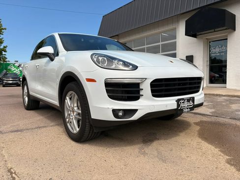 Used 2015 Porsche Cayenne S AWD/4WD image 2