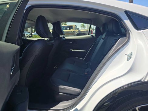 Certified 2026 Toyota Prius XLE FWD image 19