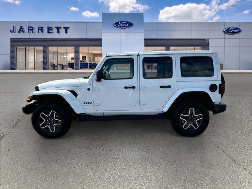 Used 2026 Jeep Wrangler Unlimited Sahara AWD/4WD image 4