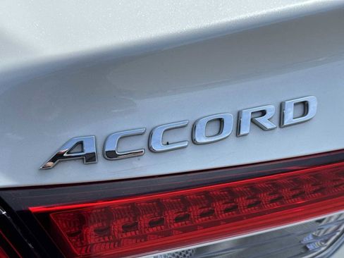 Used 2019 Honda Accord Touring image 12
