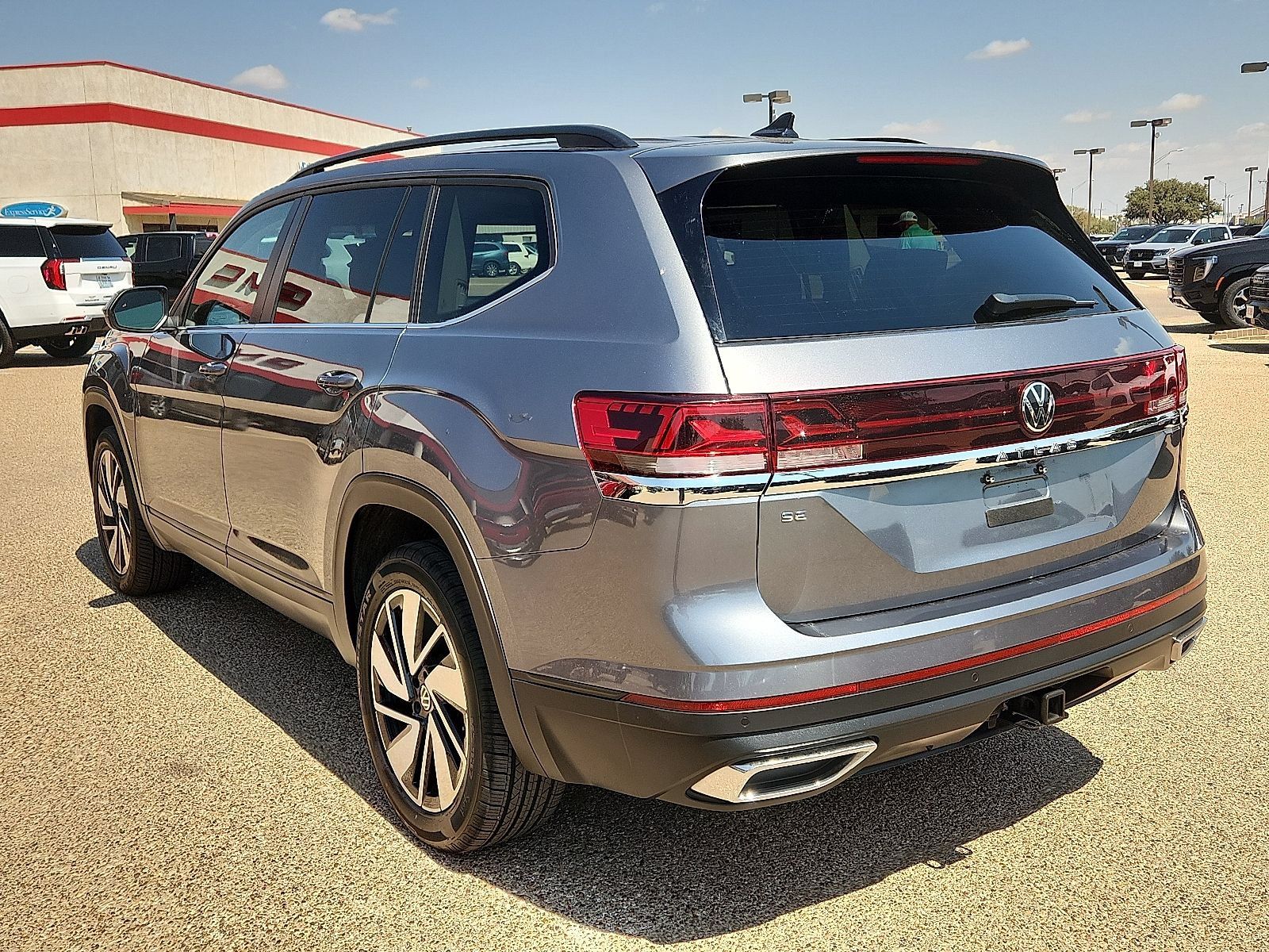 Used 2025 Volkswagen Atlas SE FWD image 3