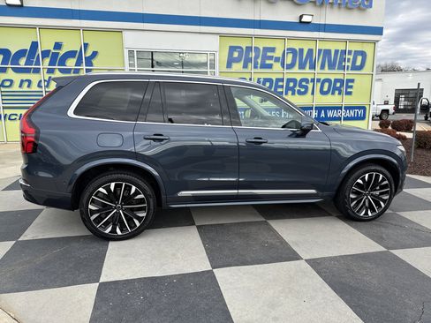 Used 2025 Volvo XC90 B6 Plus image 11