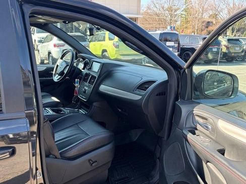 Used 2018 Dodge Grand Caravan GT image 25