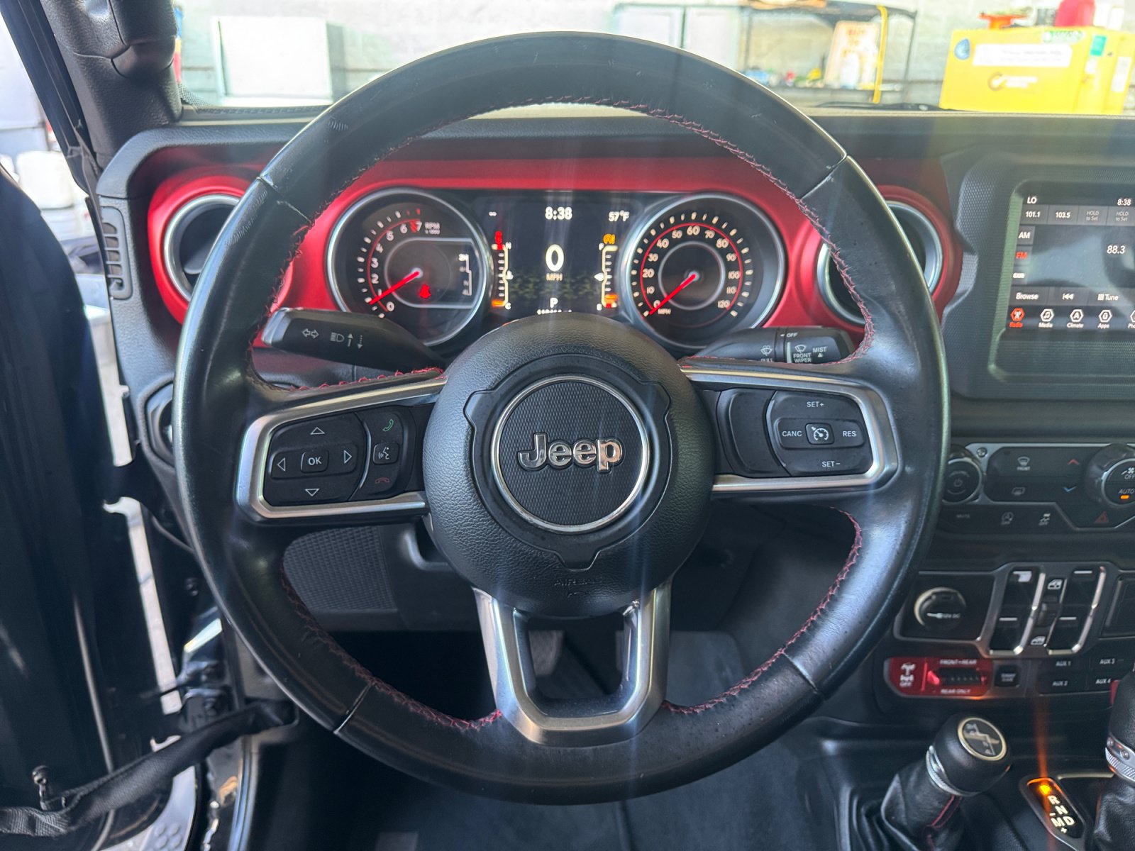 Used 2018 Jeep Wrangler Unlimited Rubicon AWD/4WD image 12