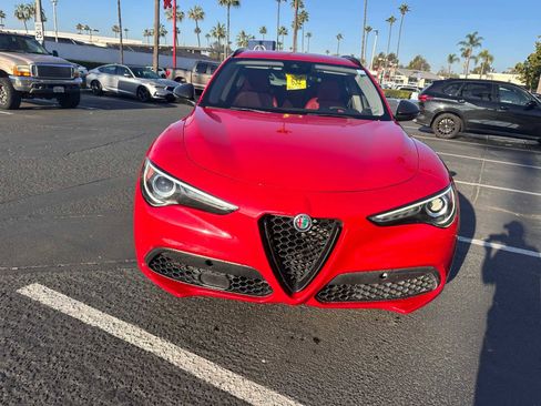 Used 2020 Alfa Romeo Stelvio w/ Nero Edizione image 8