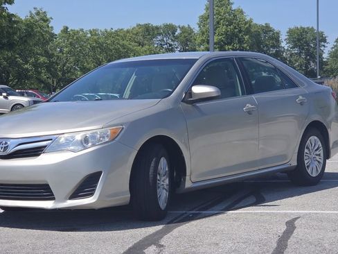 Used 2013 Toyota Camry LE FWD image 4