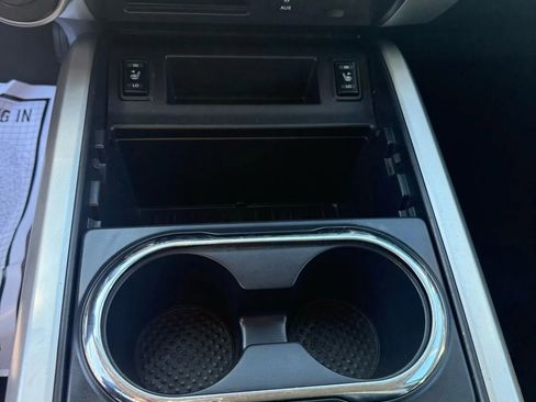 Used 2017 Nissan Titan SV image 25