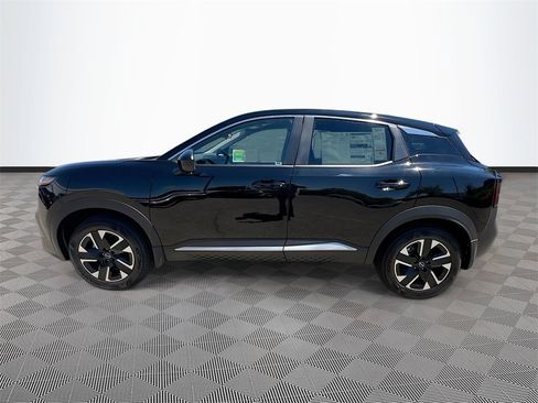 New 2025 Nissan Kicks SV image 4