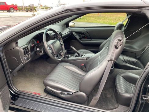 Used 2002 Chevrolet Camaro Z28 w/ SS Performance/Appearance Pkg RWD image 9