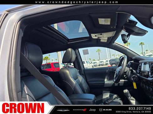 Used 2018 Toyota Tacoma TRD Sport w/ TRD Premium Sport Package AWD/4WD image 10