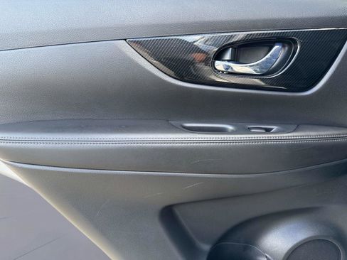 Used 2018 Nissan Rogue SL image 13