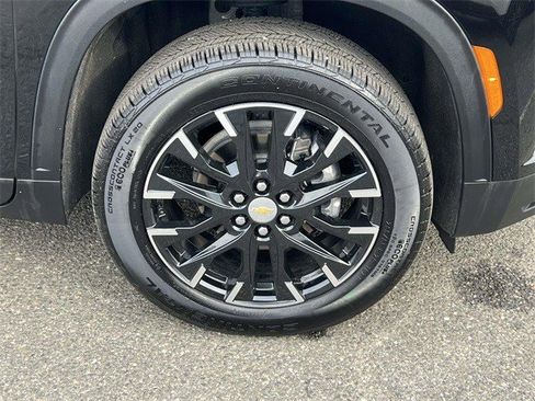 Certified 2025 Chevrolet Traverse LT w/ Sun and Wheel Package image 5