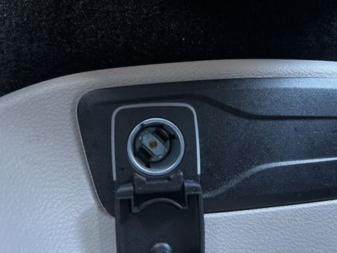 Used 2024 Chrysler Pacifica Touring-L image 21