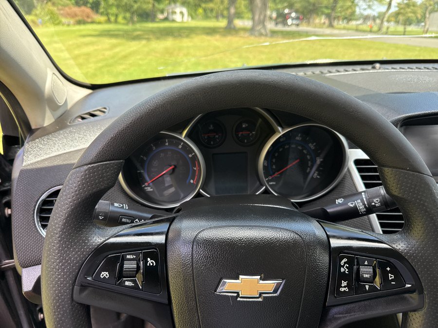 Used 2015 Chevrolet Cruze LT w/ Technology Package FWD image 30