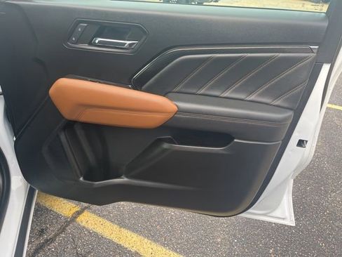 Used 2024 GMC Canyon AT4 image 16