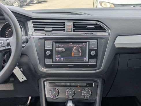 Used 2018 Volkswagen Tiguan S FWD image 19