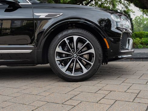 Certified 2024 Bentley Bentayga Plug-In Hybrid AWD/4WD image 6